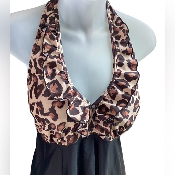 2 Piece Ruffle Halter Swimsuit. NWT - Picture 2 of 15